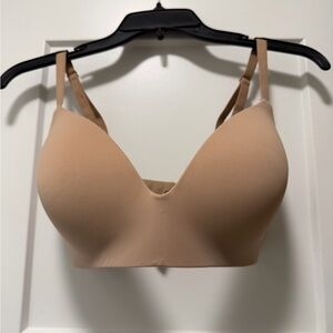 Victoria's Secret tshirt lightly lined wireless bra 34dd